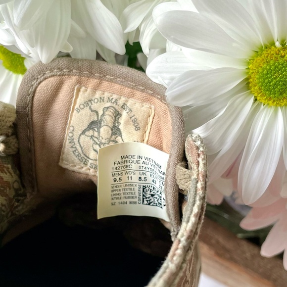 Converse•Size 9.5•Cons Skateboarding Shoes•Khaki and Camo Canvas•Lace-Up Styling - Picture 12 of 16